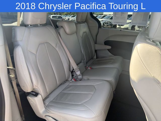Thumbnail: 2018 Chrysler Pacifica - 23