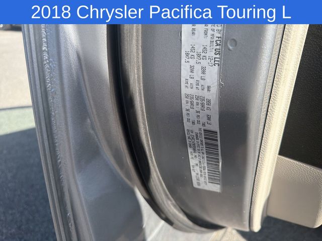 Thumbnail: 2018 Chrysler Pacifica - 15