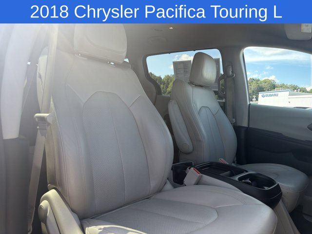 Thumbnail: 2018 Chrysler Pacifica - 11