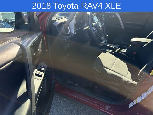 Thumbnail: 2018 Toyota RAV4 - 20