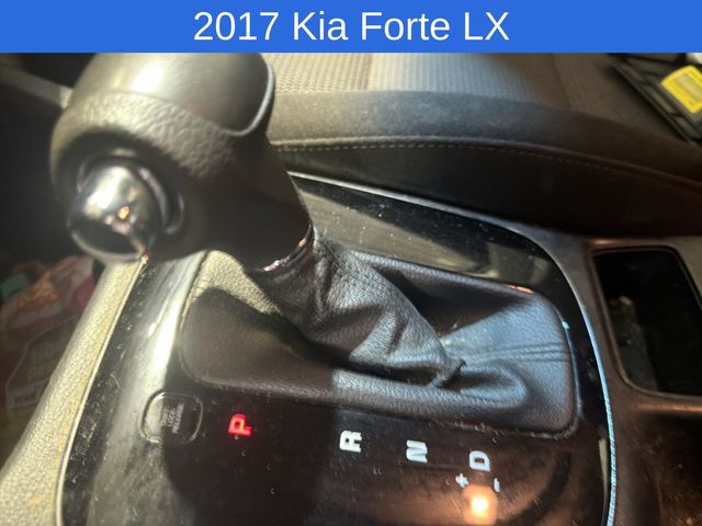 Thumbnail: 2017 Kia Forte - 16