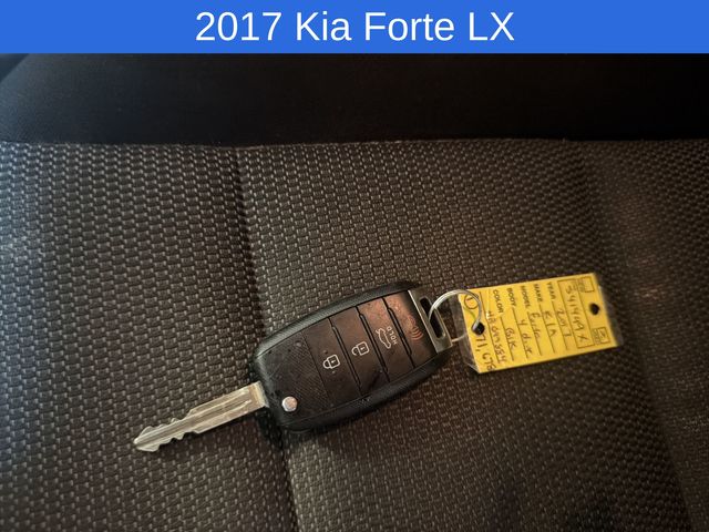 Thumbnail: 2017 Kia Forte - 9