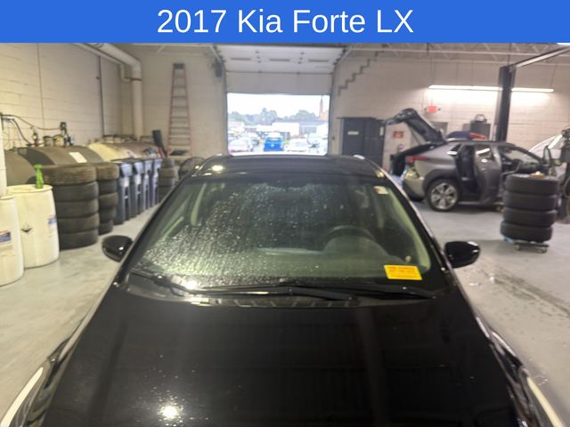Thumbnail: 2017 Kia Forte - 11