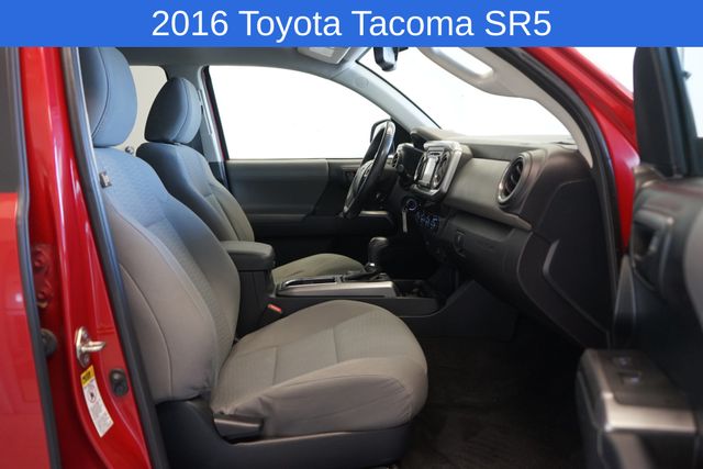 Thumbnail: 2016 Toyota Tacoma - 10