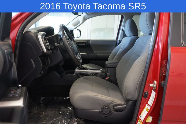 Thumbnail: 2016 Toyota Tacoma - 9