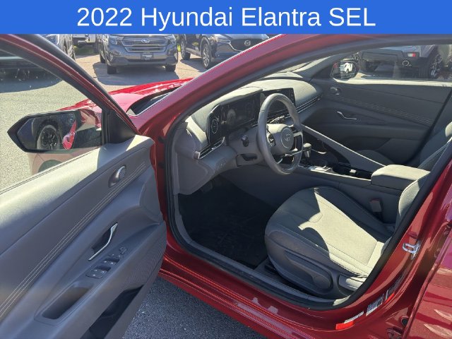 Thumbnail: 2022 Hyundai Elantra - 18
