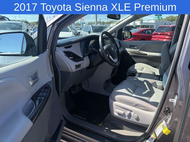 Thumbnail: 2017 Toyota Sienna - 18