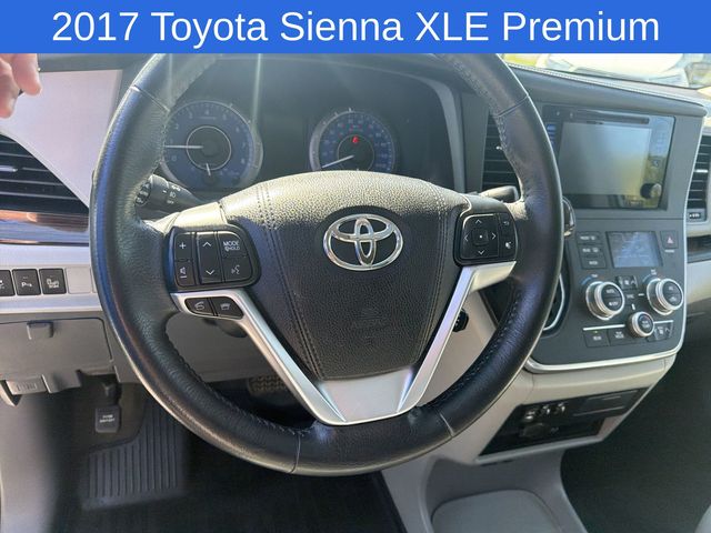 Thumbnail: 2017 Toyota Sienna - 9