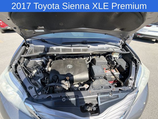 Thumbnail: 2017 Toyota Sienna - 8