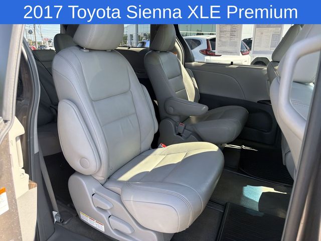 Thumbnail: 2017 Toyota Sienna - 12