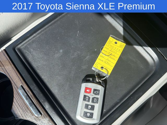 Thumbnail: 2017 Toyota Sienna - 15