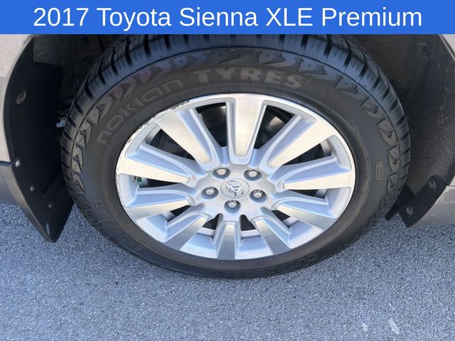 Thumbnail: 2017 Toyota Sienna - 7