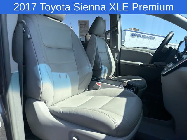 Thumbnail: 2017 Toyota Sienna - 11
