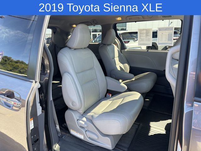 Thumbnail: 2019 Toyota Sienna - 28