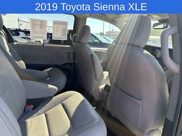 Thumbnail: 2019 Toyota Sienna - 27