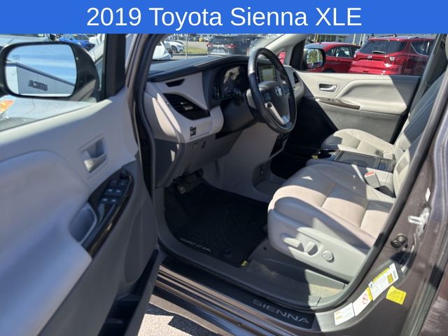 Thumbnail: 2019 Toyota Sienna - 11