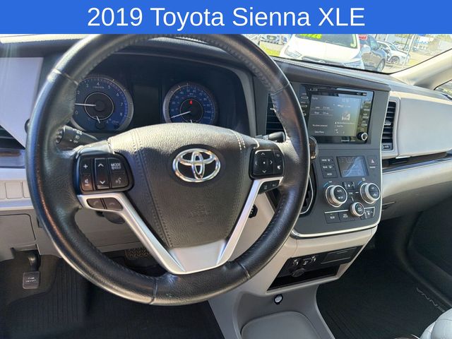 Thumbnail: 2019 Toyota Sienna - 9