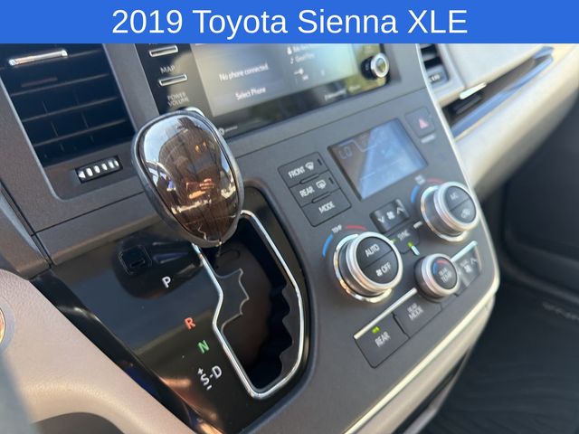 Thumbnail: 2019 Toyota Sienna - 12