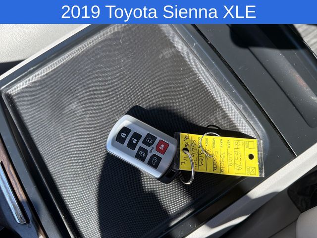 Thumbnail: 2019 Toyota Sienna - 15