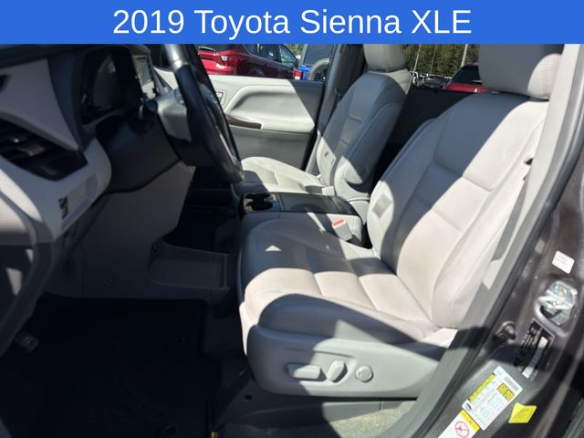 Thumbnail: 2019 Toyota Sienna - 26