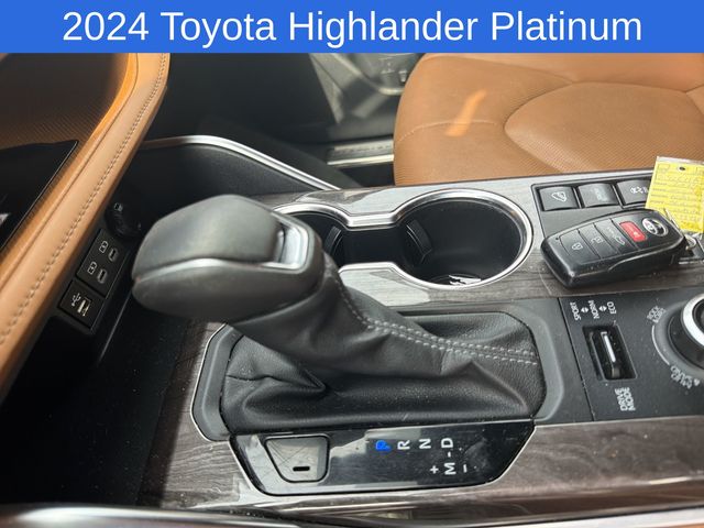Thumbnail: 2024 Toyota Highlander - 11