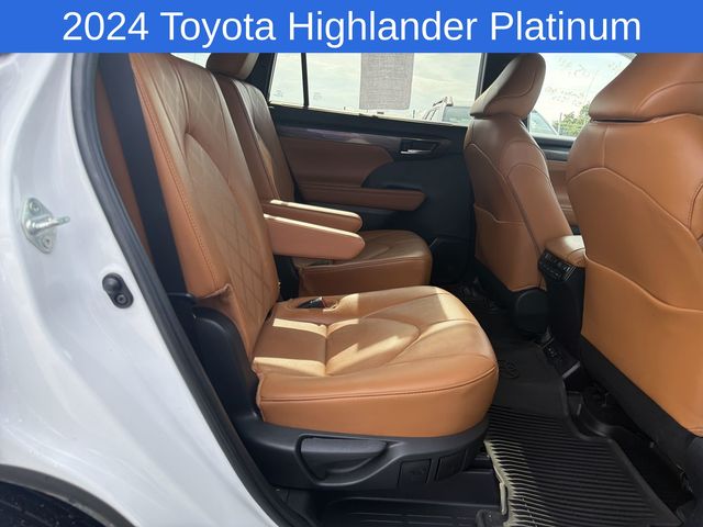 Thumbnail: 2024 Toyota Highlander - 15