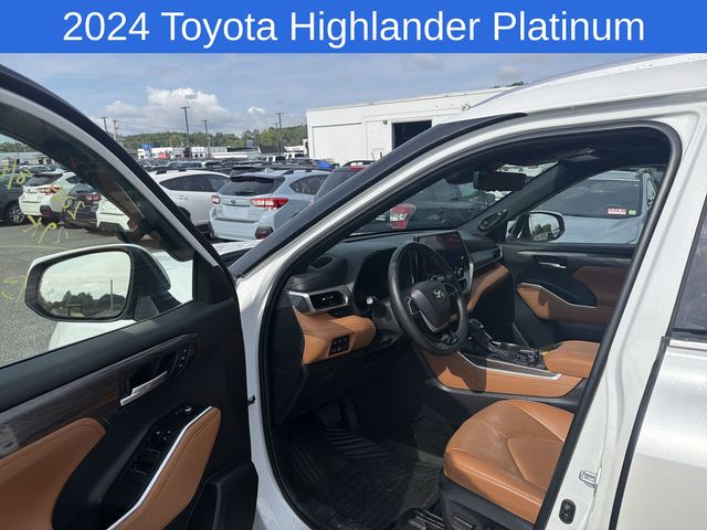 Thumbnail: 2024 Toyota Highlander - 14