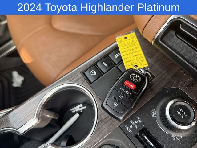 Thumbnail: 2024 Toyota Highlander - 10