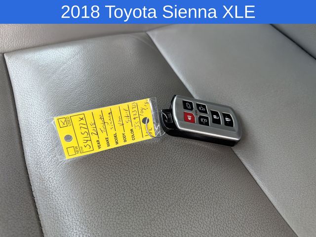Thumbnail: 2018 Toyota Sienna - 15