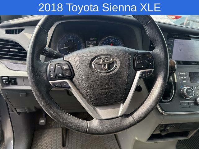 Thumbnail: 2018 Toyota Sienna - 9