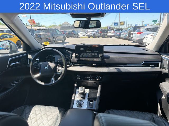 Thumbnail: 2022 Mitsubishi Outlander - 2