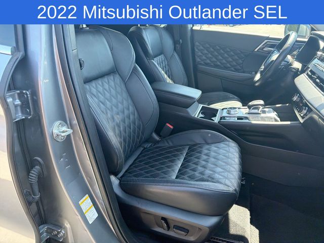 Thumbnail: 2022 Mitsubishi Outlander - 12