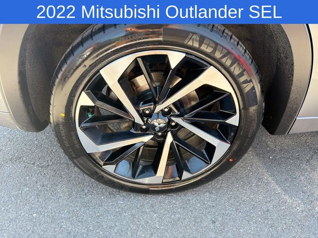 Thumbnail: 2022 Mitsubishi Outlander - 8