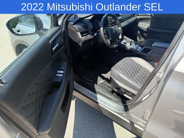Thumbnail: 2022 Mitsubishi Outlander - 13