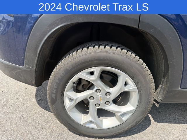 Thumbnail: 2024 Chevrolet Trax - 8