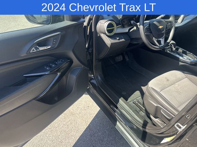 Thumbnail: 2024 Chevrolet Trax - 2