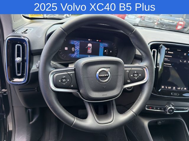 Thumbnail: 2025 Volvo XC40 - 10