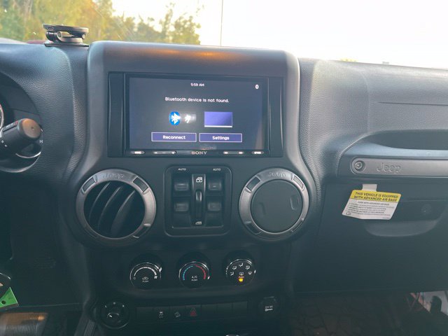 Thumbnail: 2016 Jeep Wrangler - 14