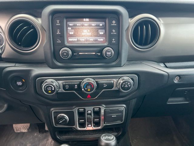 Thumbnail: 2018 Jeep Wrangler - 15