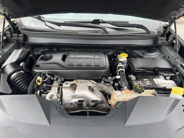 Thumbnail: 2019 Jeep Cherokee - 9