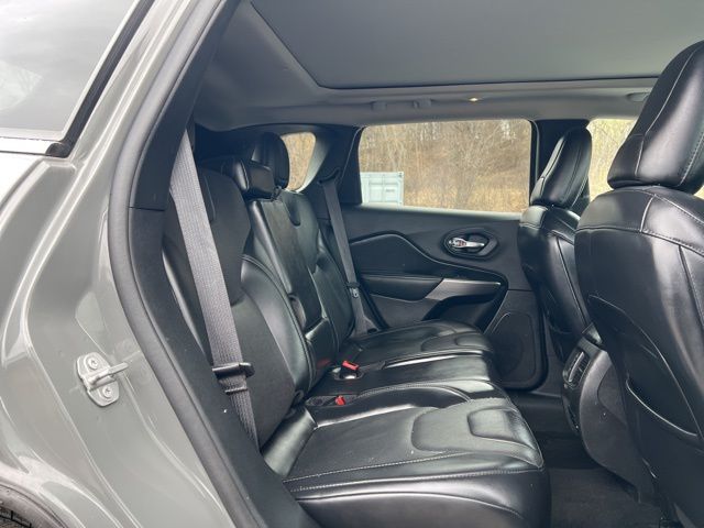 Thumbnail: 2019 Jeep Cherokee - 22