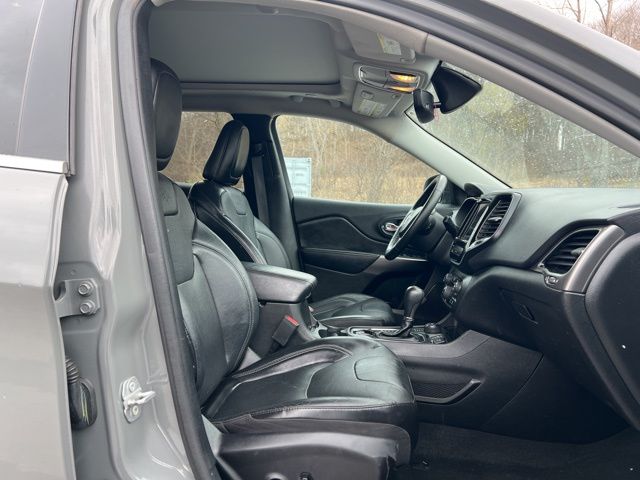Thumbnail: 2019 Jeep Cherokee - 12