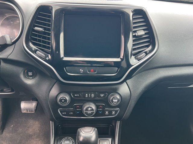 Thumbnail: 2019 Jeep Cherokee - 15
