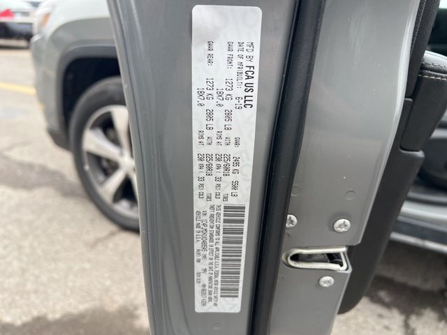 Thumbnail: 2019 Jeep Cherokee - 20