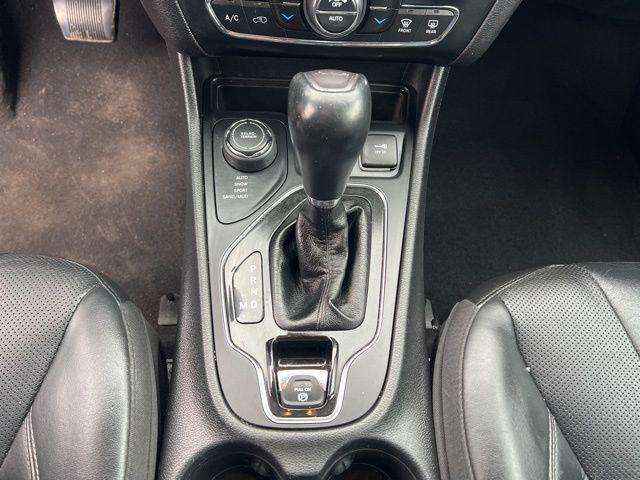 Thumbnail: 2019 Jeep Cherokee - 16