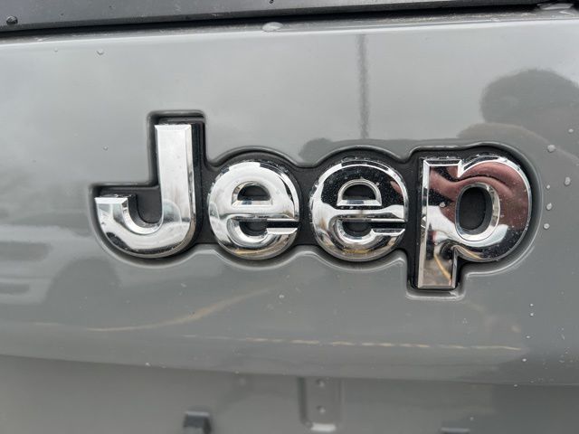 Thumbnail: 2019 Jeep Cherokee - 7