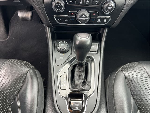 Thumbnail: 2019 Jeep Cherokee - 16