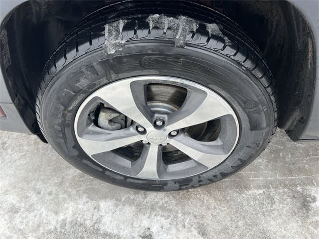 Thumbnail: 2019 Jeep Cherokee - 8