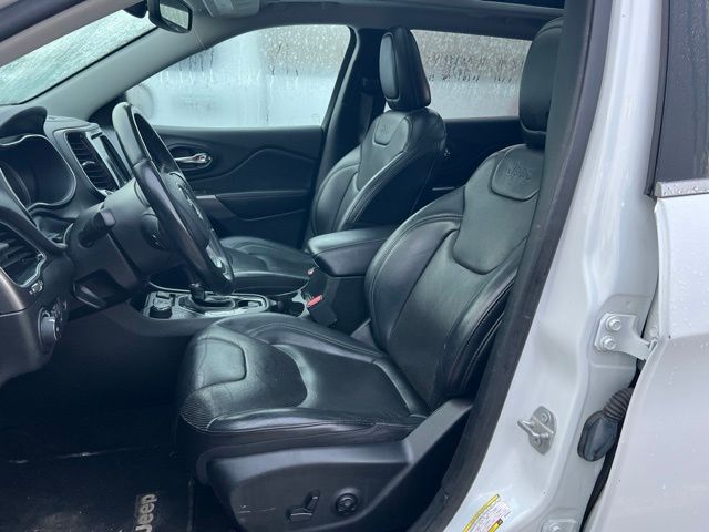 Thumbnail: 2019 Jeep Cherokee - 9