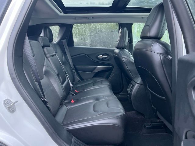 Thumbnail: 2019 Jeep Cherokee - 20
